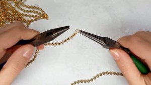 Вуаль из бус-гирлянды для ёлки своими руками | DIY