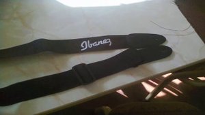 desempaque de la guitarra ibanez V50