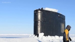 Уникальные кадры. Как подлодка всплывает сквозь лед.