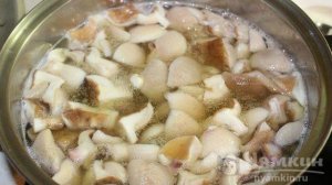 Маринованные маслята с гвоздикой