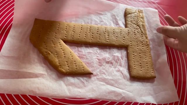 Торт «ЦИФРА». Торт единица. Медовые коржи. Ягодное украшение торта.