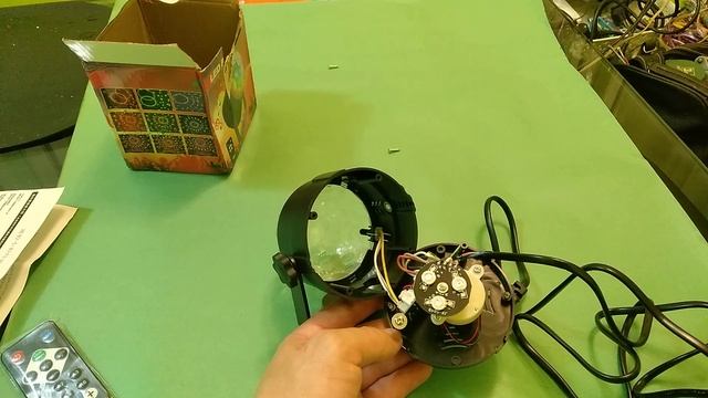 Стробоскоп Диско-Шар танцующий лазер с звуковой активацией и гобо эффектом LED magic ball RGB смотреть онлайн