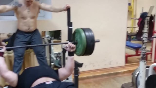 Влад Соловьев жим лежа 260кг