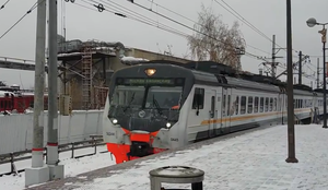 ЭД4М-0445 следует через остановочный пункт Фрезер