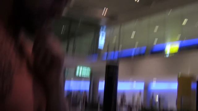 В Абу Даби по дороге на Пхукет смотреть онлайн