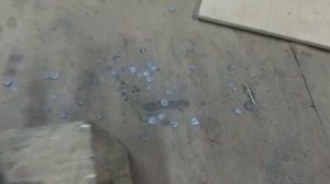 Точим алюминиевые шайбы на токарном станке.