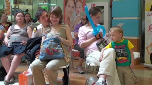 Грудное молоко может появиться у бабушки