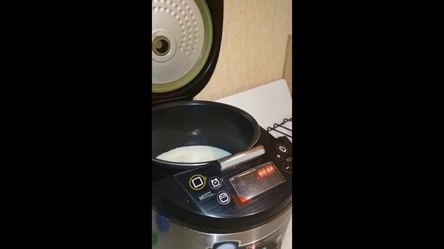 Как быстро и легко сделать топленное молоко в мультиварке? смотреть онлайн