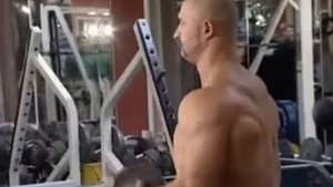 Качаем бицепсы   Сгибание рук со штангой стоя