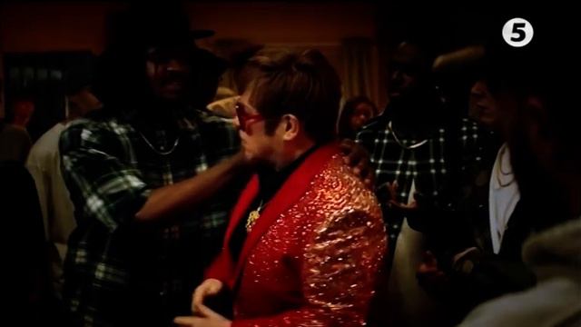 реклама сникерс элтон джон на мове шпрехен смотреть онлайн