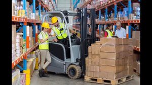 Работа на складах в Москве  операторы 1С, кладовщики, грузчики и описание их обязанностей