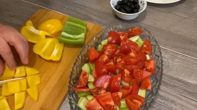 ГРЕЧЕСКИЙ САЛАТ.РЕЦЕПТ СЕКРЕТНОГО СОУСА.#салат#греческий#рецепты
