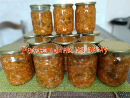 Рассольник с перловкой, свежими огурцами и томатной пастой. Заготовка на зиму