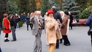 А ЛЮБОВЬ ПРОКАЗНИЦА С ЧУВСТВАМИ ИГРАЕТСЯ