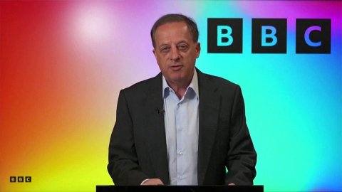 В Великобритании обсуждают громкую отставку председателя совета директоров корпорации BBC