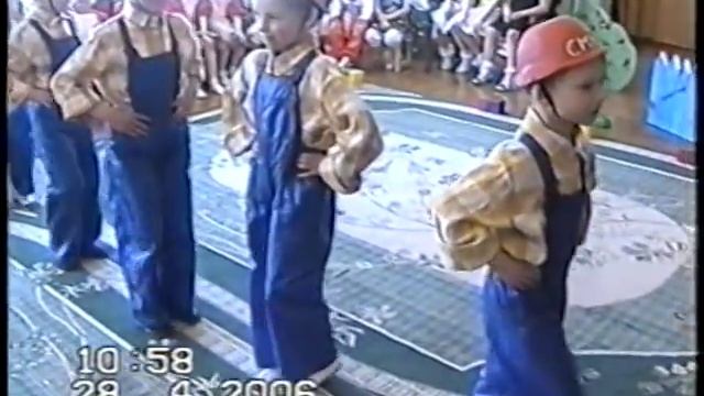 Танец строителей "МЫ ПОСТРОИМ ДОМ" муз.рук.Парахневич И.П.