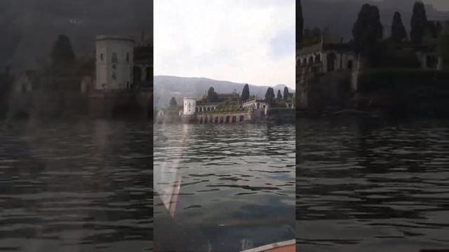 Туннели посередине озера куда-то ведут. Isola Bella.Lago Maggiore.