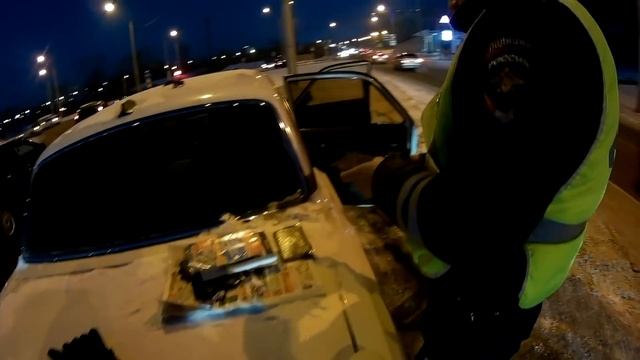 ДПС Красноярск,личный досмотр.Служ-ый подлог.Угроза ИДПС найти ВСЁ что можно! смотреть онлайн