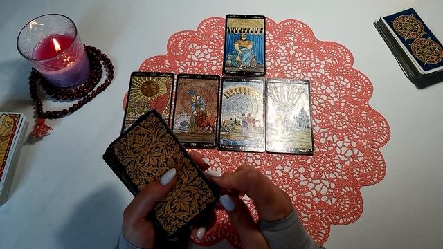 Olga sun tarot. Таро расклад любовь Лев на август у022. Таро что с ним сегодня. Любовь и отношения Таро прогноз для Водолея на август 2022. Колена предсказание на любовь.