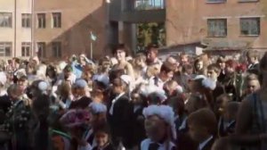 Здесь по нам скучают, с радостью встречают просто песня