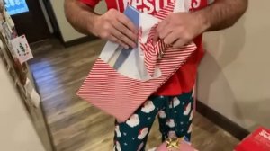 Kid’s Opening Christmas Presents ? LIVE