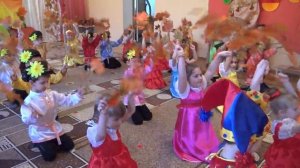 Общий осенний танец (ст. гр.) в детском саду _Осенний вальс с листочками_.mp4