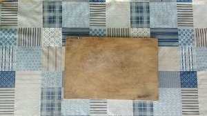 Салат с курицей, грибами, яйцами, луком и сыром.