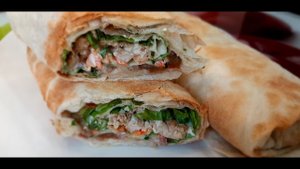 Шаурма по - домашнему со свининой и ароматным соусом.
