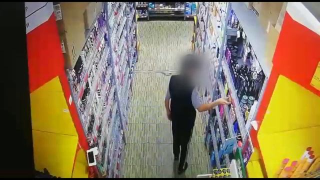 Кража бритвенных станков из супермаркета попала на камеру в Нур-Султане смотреть онлайн