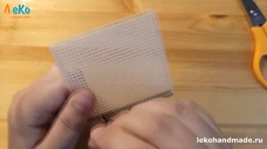 Как сделать брошь-картинку. Пластиковая канва + мулине = классный значок.