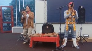 Yarik Ecuador.  Веселая красивая музыка. Индейцы играют на флейтах.