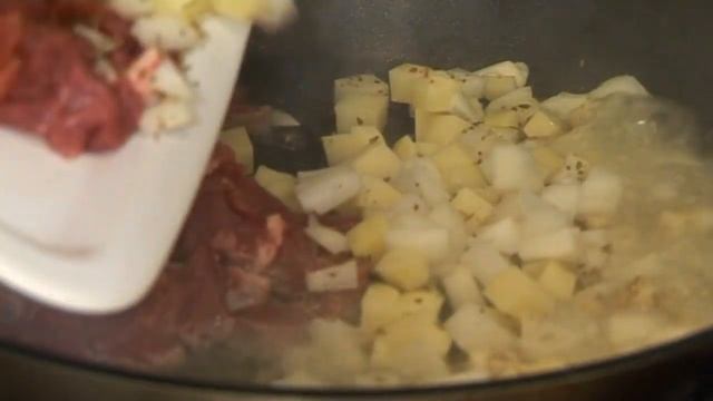 Слоеные пирожки из ягненка с картофелем - видеорецепт смотреть онлайн