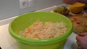 Вкусная маринованная капуста ( с виноградом)