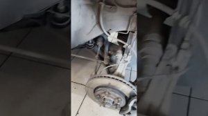 Меняем стойки Ниссан Серена...