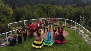 С бубном и гитарой