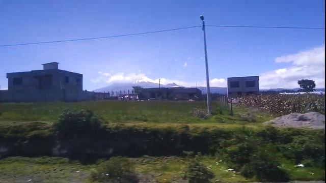BUS TO QUITO - beautiful mountains & volcanoes of Ecuador