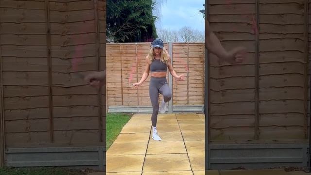 Satisfying beat ?? can you spot the direction changes? ? #jumprope #skipping #footwork #tricks