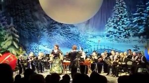 Под дугой колокольчик поет