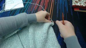 Свитер oversize со спущенным плечом. Просто, уютно и комфортно.