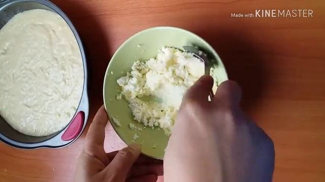 Заливной творожный пирог с изюмом