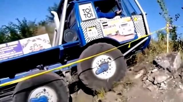 гонки на внедорожниках грязны гонки смотреть онлайн