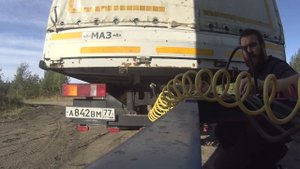 МАЗ 4371 с прицепом, поломка на поломке.пробило прокладку, повело гбц.