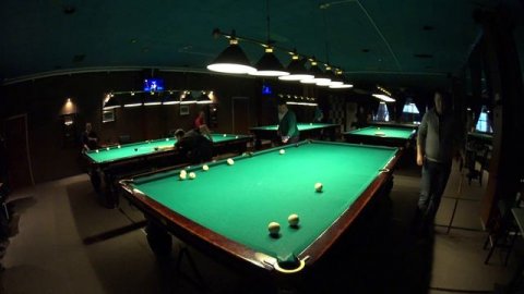 Андрей против Бориса в партии по свободной пирамиде, русский бильярд