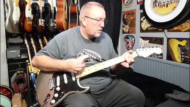 Fender 75th Anniversary Stratocaster смотреть онлайн