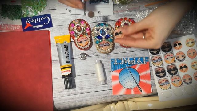 Брошки-матрешки.