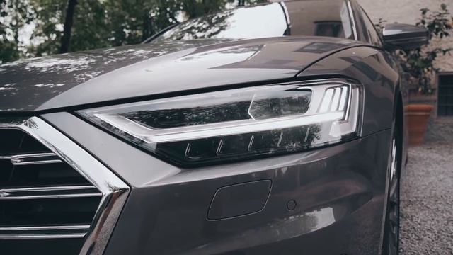 Тест-драйв новой Audi A8 – Ваш выбор? Она или BMW 7-Series / Mercedes-Benz S-Class? Обзор новинки. смотреть онлайн