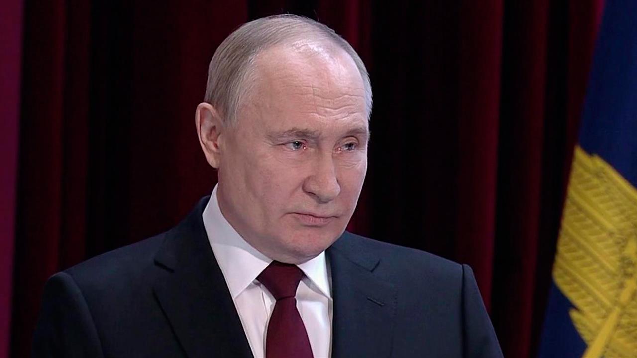 Россия обязательно доберется до заказчиков теракта в "Крокус Сити Холле", заявил президент