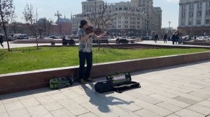 Умелый скрипач на площади у Большого Театра показывает мастер-класс!