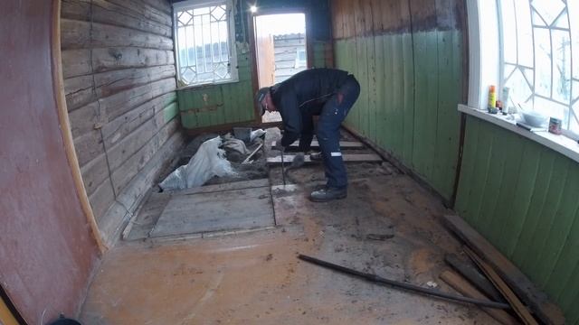 Купил дом в деревне. Ремонт пола в деревянном доме своими руками
