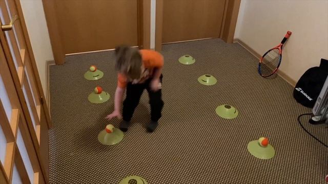 Новый год с теннисом! Шок, занятие в коридоре! Реально или невозможно? смотреть онлайн